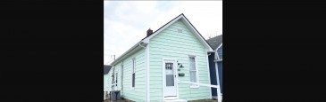 Downtown modern cottage close to Lucas Oil | Washer + Dryer | Wifi