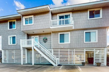 Fantastic home with private pool, hot tub, Ping-Pong, billiards & fast WiFi