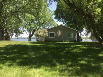 Beautiful Lakefront…