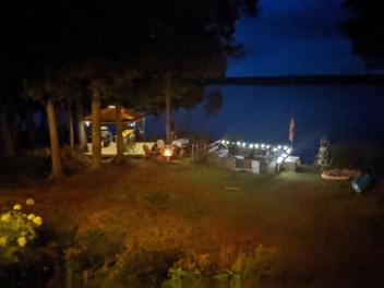 Cozy Lakefront…