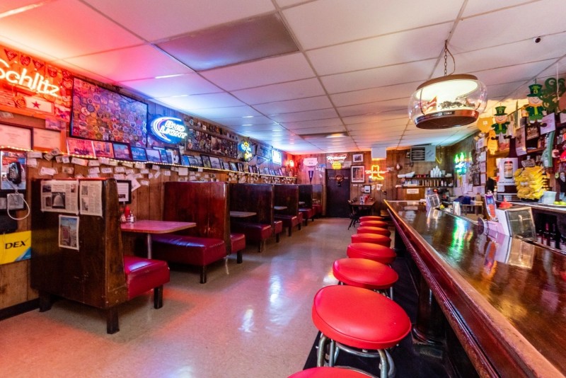 Owl Bar & Café
