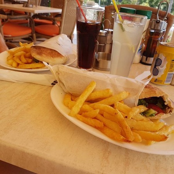 Sovos Cafe Bar Resturant