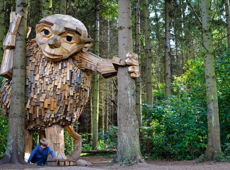 Troll hunting for wooden trolls